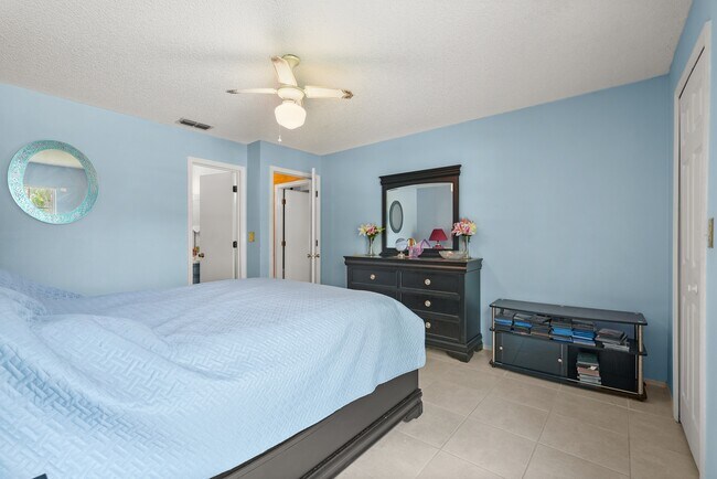 Building Photo - 11891 Atlin Dr