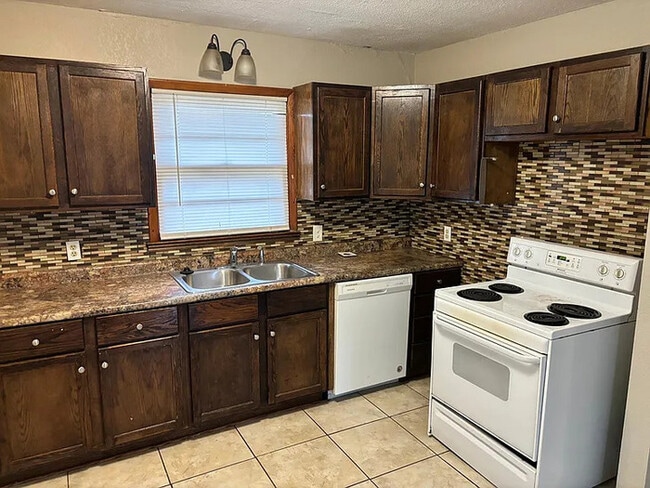 Building Photo - 2322 W Casado St