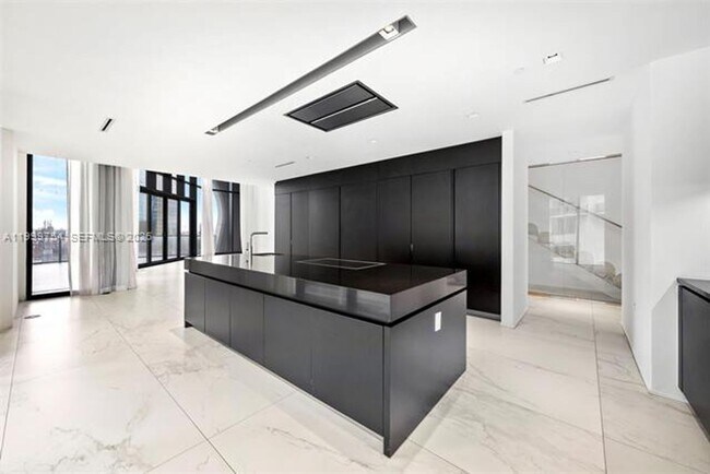 Building Photo - 1000 Biscayne Blvd