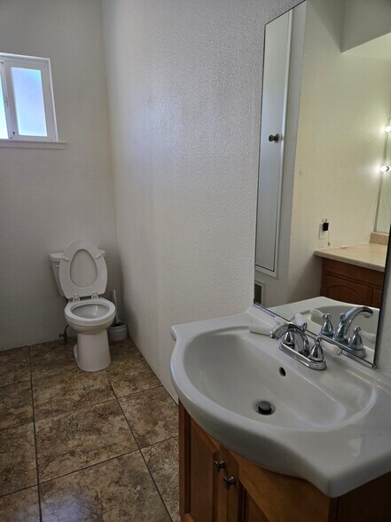 Primary Photo - 1603 Walnut Ave
