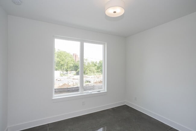 Building Photo - 522 Cliff Cir