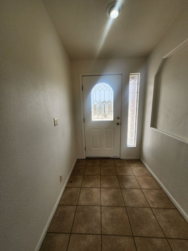 Building Photo - 4 Bedrooms in Hansen Tract