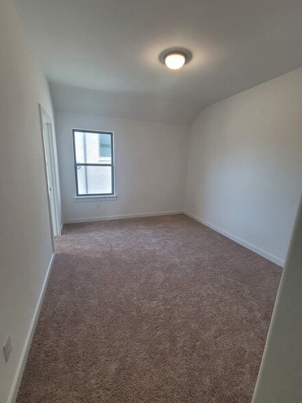 Building Photo - 119 Genovese Dr