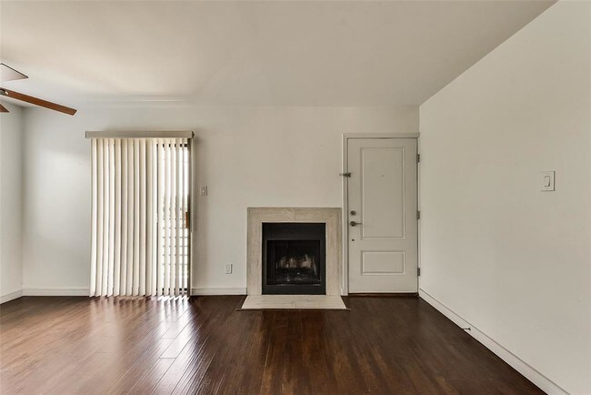 Building Photo - 8180 Lemmon Ave