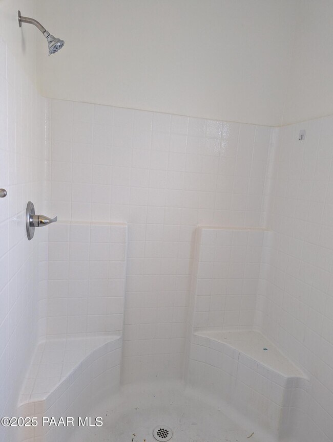 Building Photo - 2976 N Yavapai Rd E