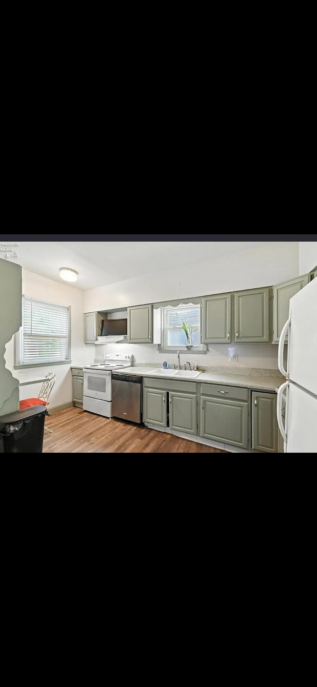 Building Photo - 1412 Prospect St