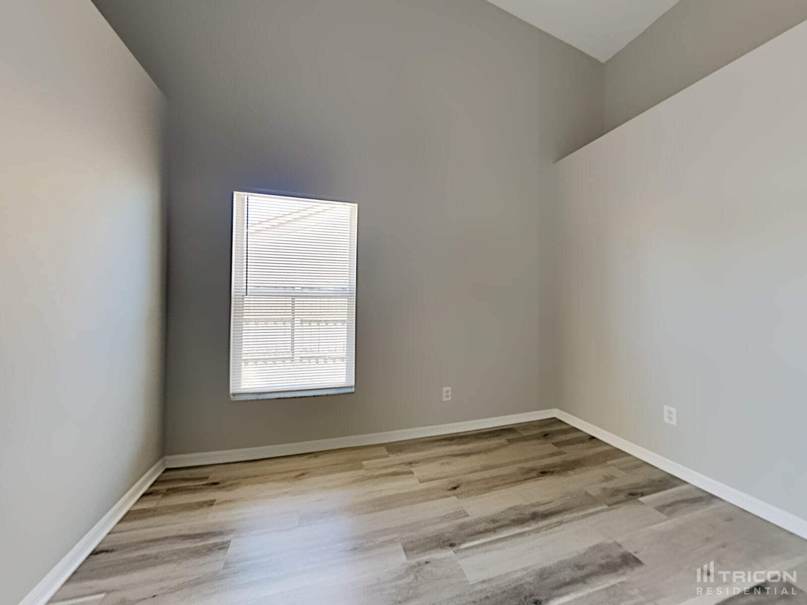 Building Photo - 217 Lakeway Ln