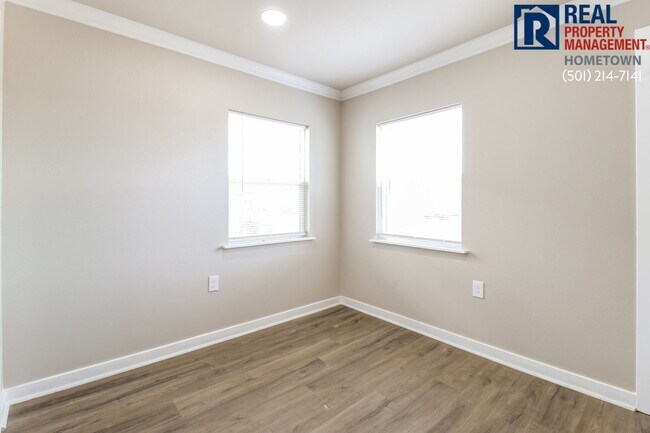 Building Photo - 1812 Sanford Dr