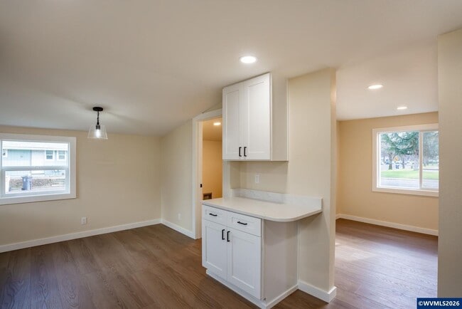 Building Photo - Fully Remodeled 2 Bedroom on a corner lot!