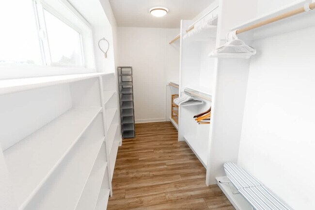 Building Photo - 5177 NE 14th Pl