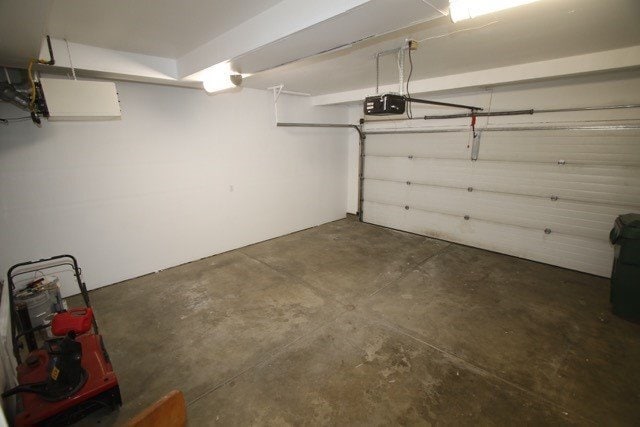 Building Photo - 3 Bedroom Condo close to JBER!