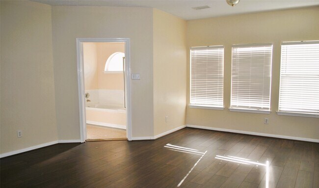 Building Photo - 3140 Markscott Dr