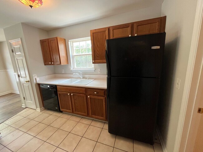 Building Photo - Discover this well-maintained 3-bedroom, 2-bath home in Wilmington, NC