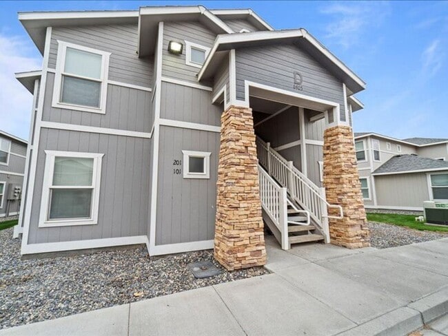 Primary Photo - 6405 Chapel Hill Blvd