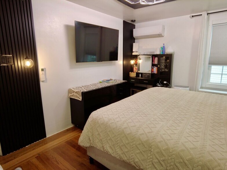 Building Photo - 80 Mauran St