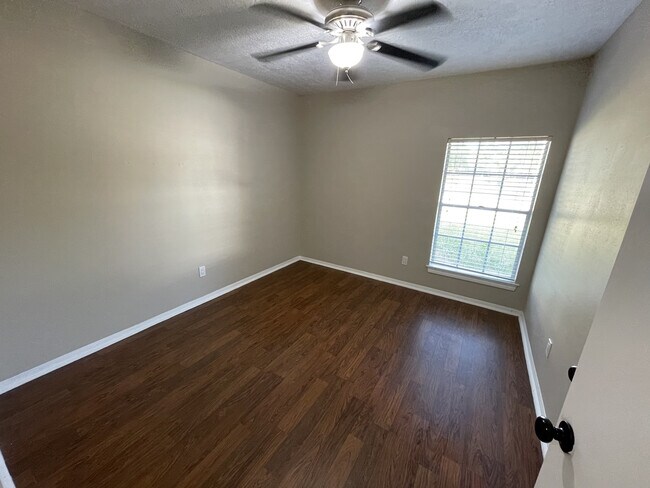 Building Photo - 9015 Eldora Dr