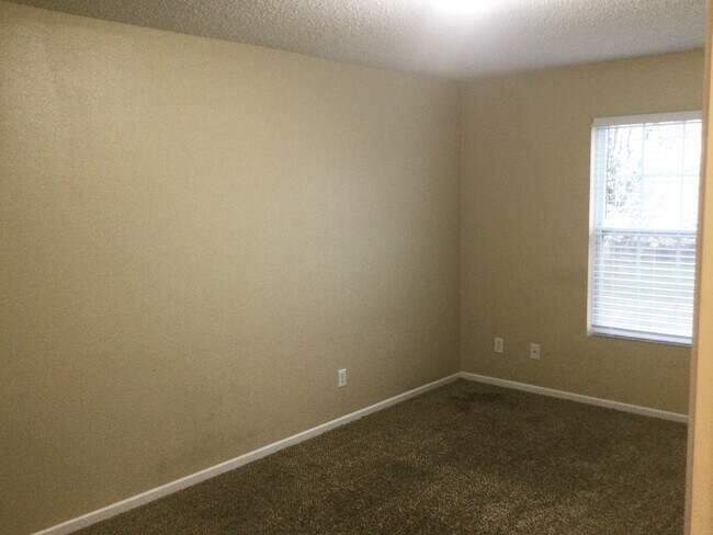 Building Photo - 1071 Highpointe Boulevard