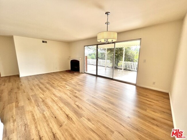 Building Photo - 6308 Villa Rosa Dr