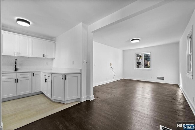 Building Photo - 514-518 Lafayette Avenue Unit
