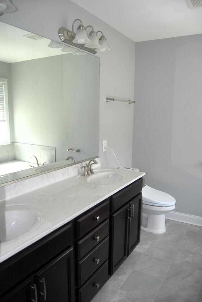 Building Photo - 5797 Highland Grove Dr