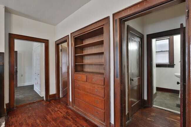 Building Photo - Awesome House for your Large Group - HUGE HOUSE with 3 Floors - 3 Kitchens, 3 Bathrooms, Awesome ...