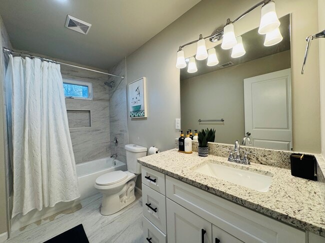 Building Photo - 2447 McAlpine Terrace