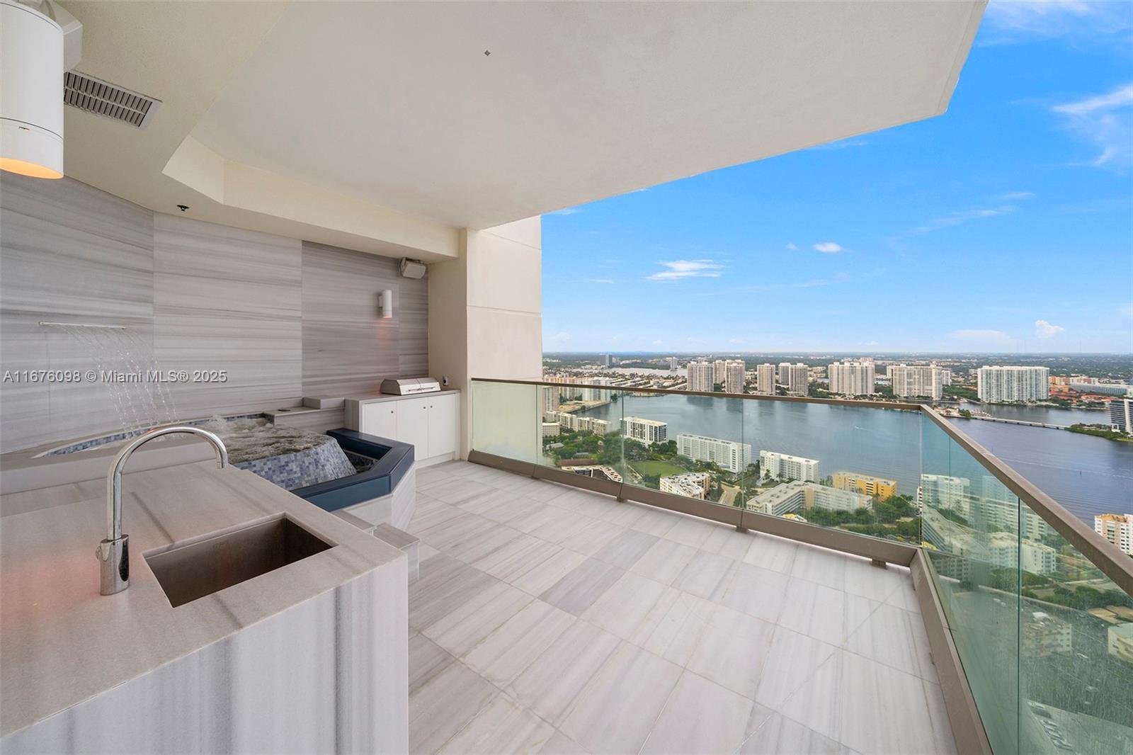 Building Photo - 17901 Collins Ave