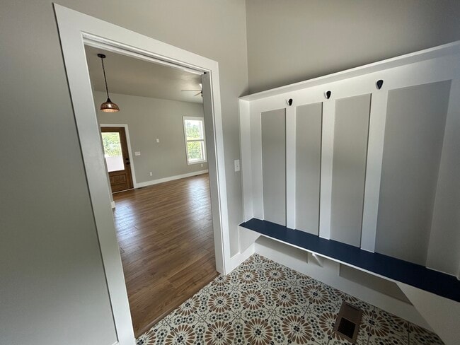 Building Photo - 211 Auttie Cir