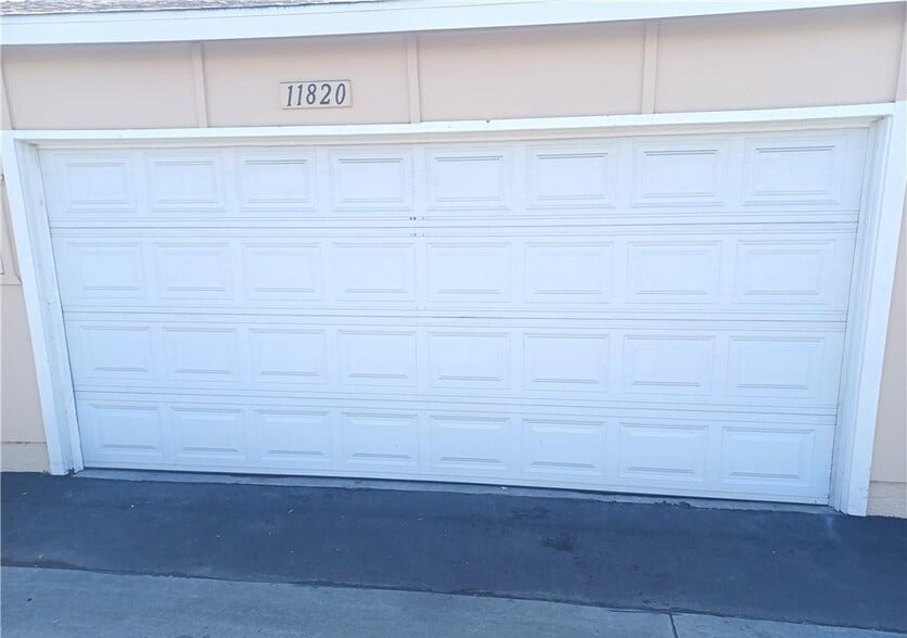 Building Photo - 11820 Gloxinia Ave