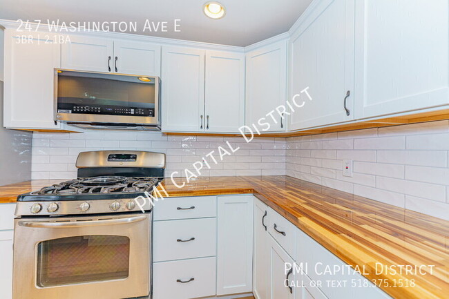 Building Photo - Gorgeous, Completely Remodeled, Spacious, ...