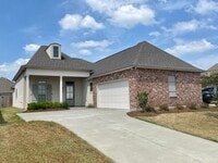 Building Photo - 3 bedroom, 2 bath home plus an office!