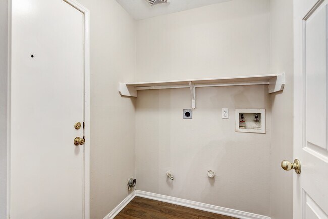 Building Photo - 3006 Quail Run Dr
