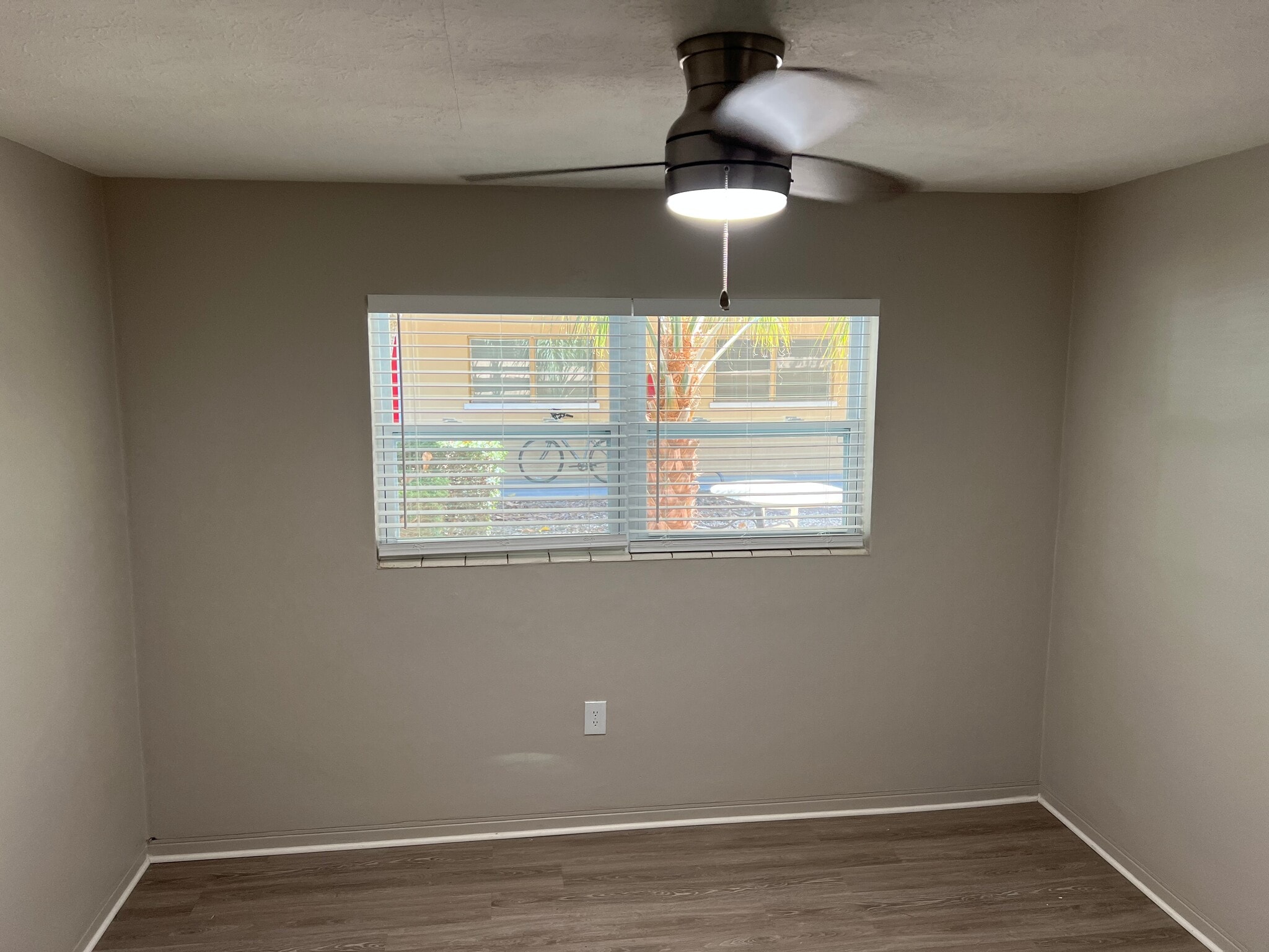 Building Photo - 1 Bed/1 Bath - Unit 4