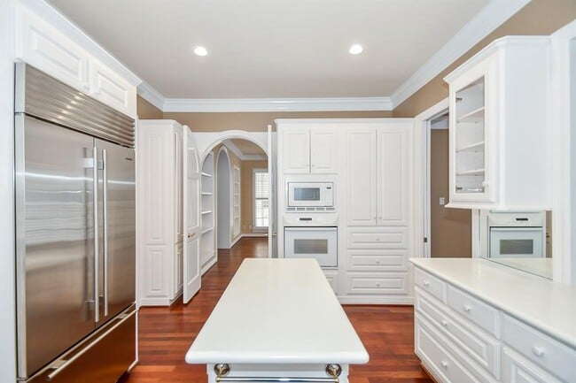 Building Photo - 2124 Nantucket Dr