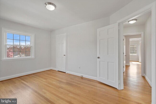 Building Photo - 2426 N Powhatan St