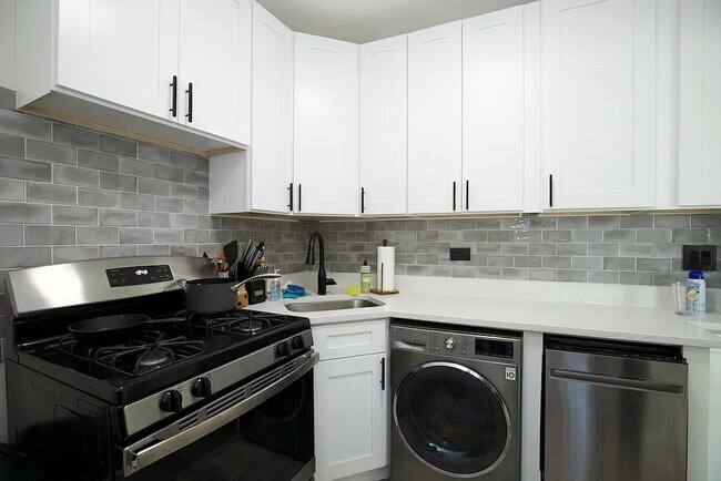 Primary Photo - 3703 N Hoyne Ave