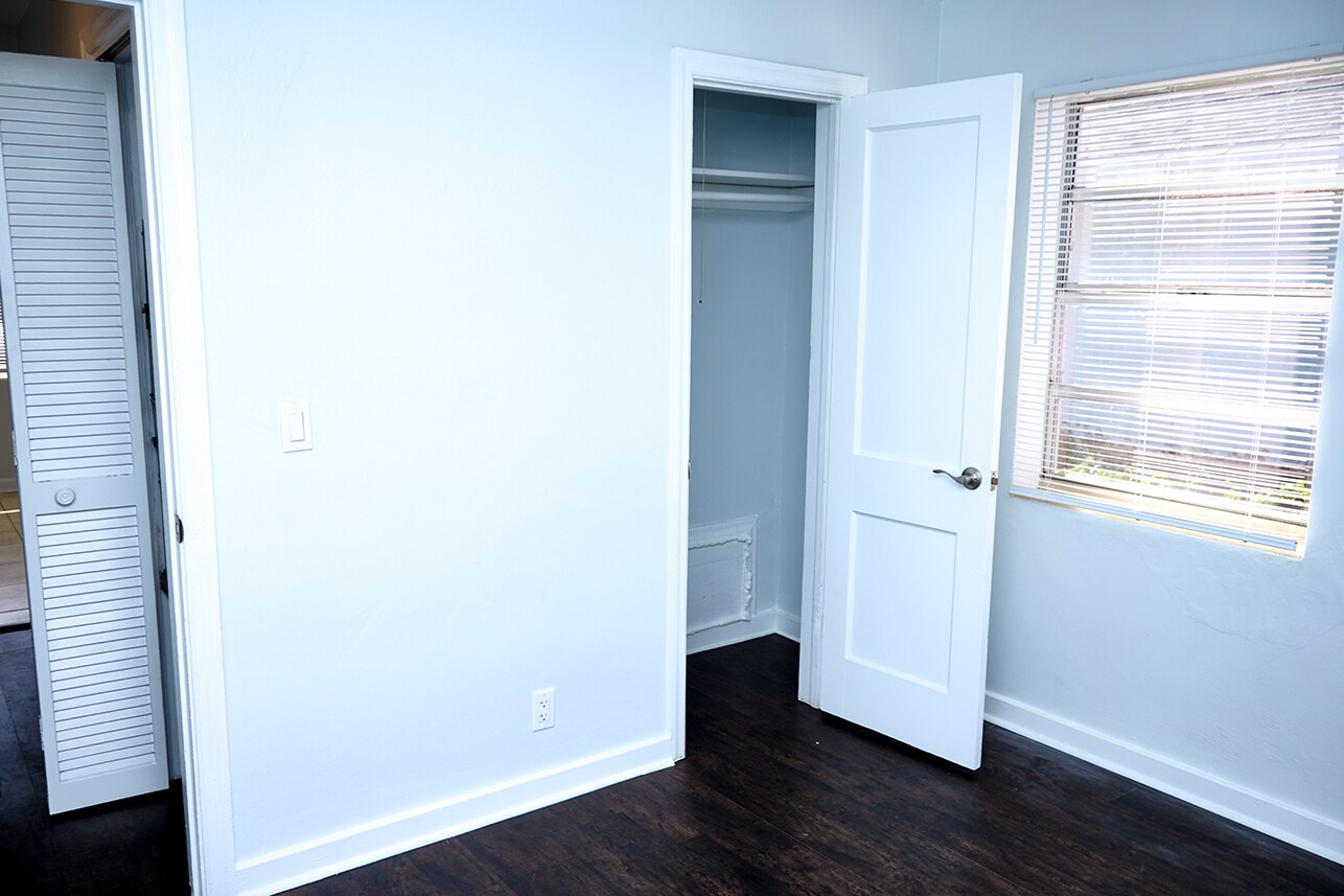 2nd bedroom - 126 S E St