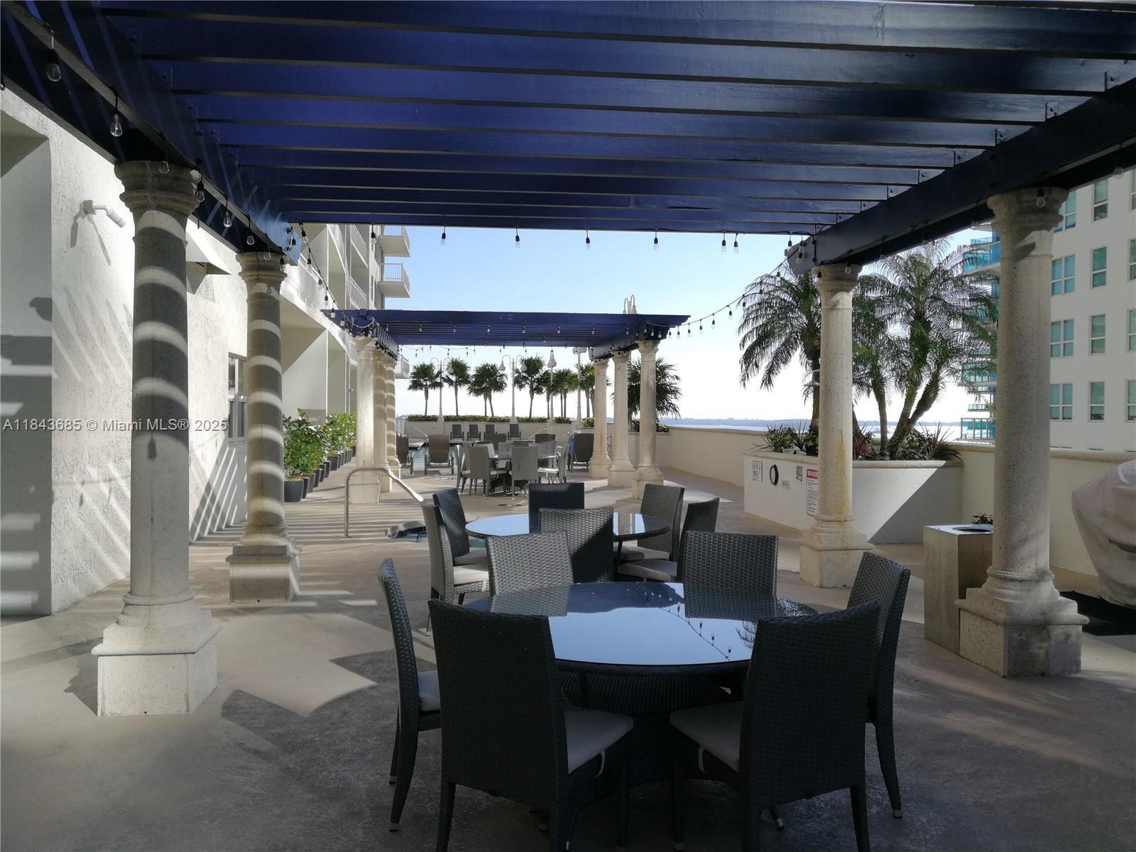 Building Photo - 1200 Brickell Bay Dr