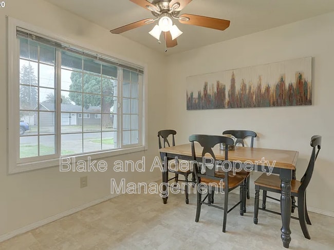 Building Photo - 9733 SE Ramona St