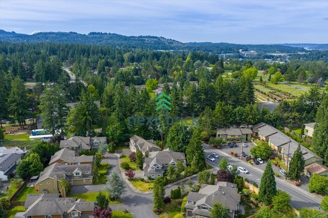 Building Photo - Spacious Home in Desirable Bellevue Neighb...