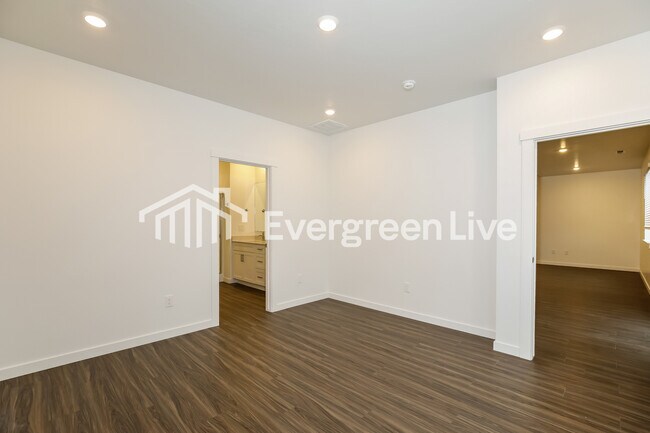 Building Photo - 214 Ravello St