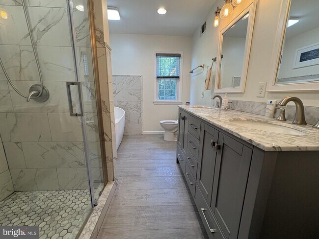 Building Photo - 9926 Tartan Ct