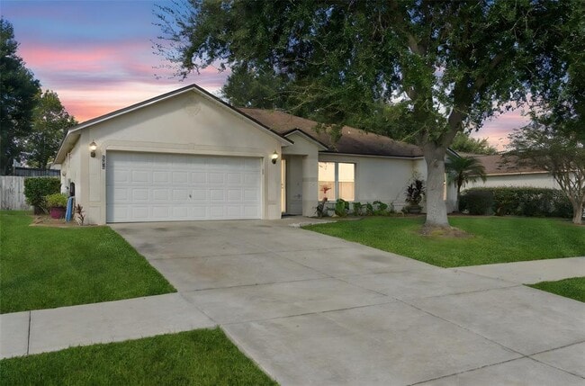 Primary Photo - 886 Scenic View Cir