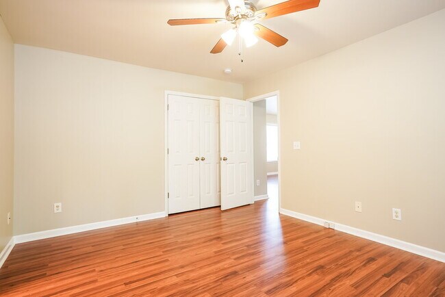 Building Photo - 305 Wood Green Dr