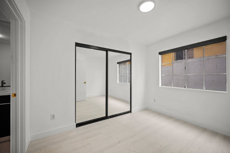 Building Photo - 920 Everett St