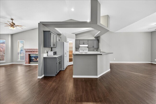 Building Photo - Comfortable & Convenient Living Near CWI a...