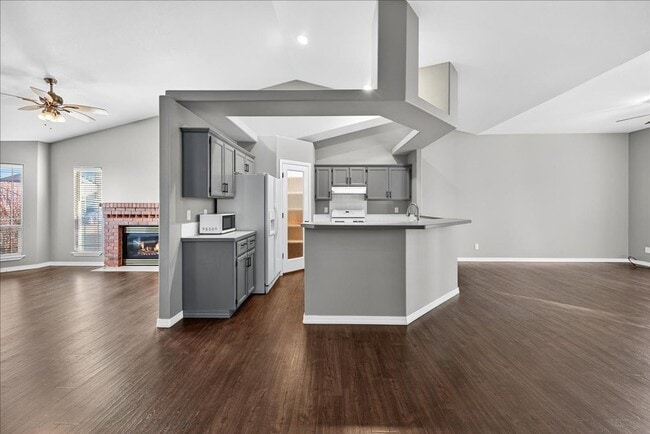 Building Photo - Comfortable & Convenient Living Near CWI and Shopping