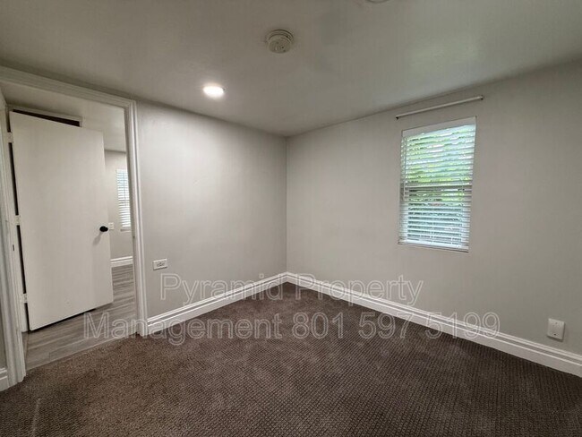 Building Photo - 3180 S 400 E