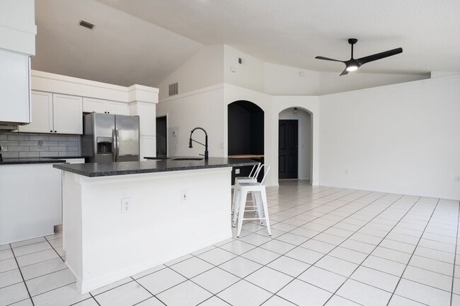 Building Photo - Wonderful & Private