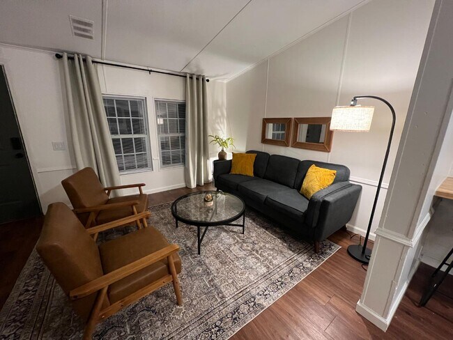 Building Photo - 502 9th St SW